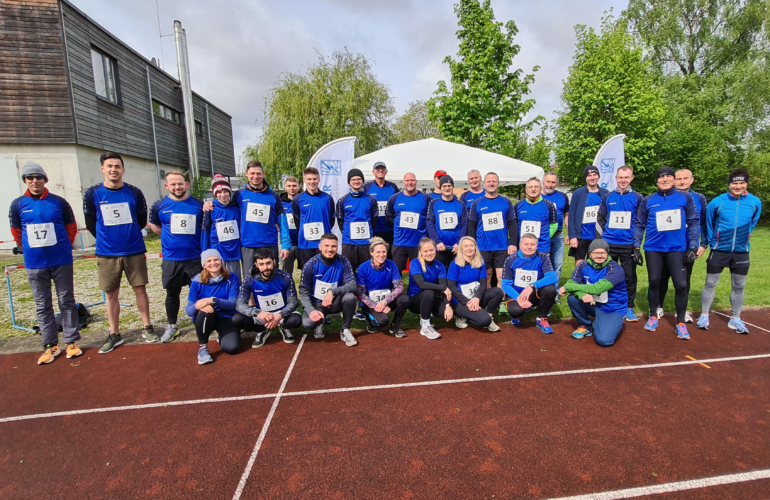 DRIESCHER-Mitarbeiter sportlich – großes Laufteam beim Drei Rosen Lauf in Moosburg dabei